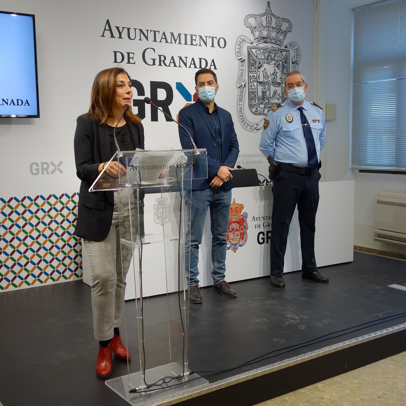 ©Ayto.Granada: EL AYUNTAMIENTO ACTIVA UN DISPOSITIVO PARA `TODOS LOS SANTOS QUE REFUERZA LA FRECUENCIA DE PASO DE LAS LNEAS DE BUS 13 Y C35 E INCORPORA MAS DE 700 AGENTES EN ARAS DE “LA SEGURIDAD, TRANQUILIDAD Y MOVILIDAD DE VECINOS Y VISITANTES” 